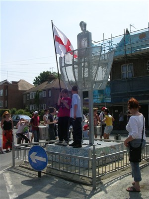 Photo:Chris waves the flag at unveiling of his sculpture